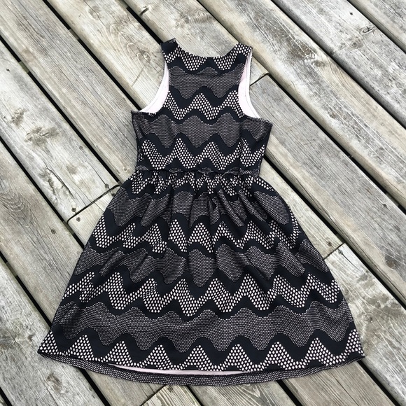 Everly Sleeveless Dress - Picture 7 of 8